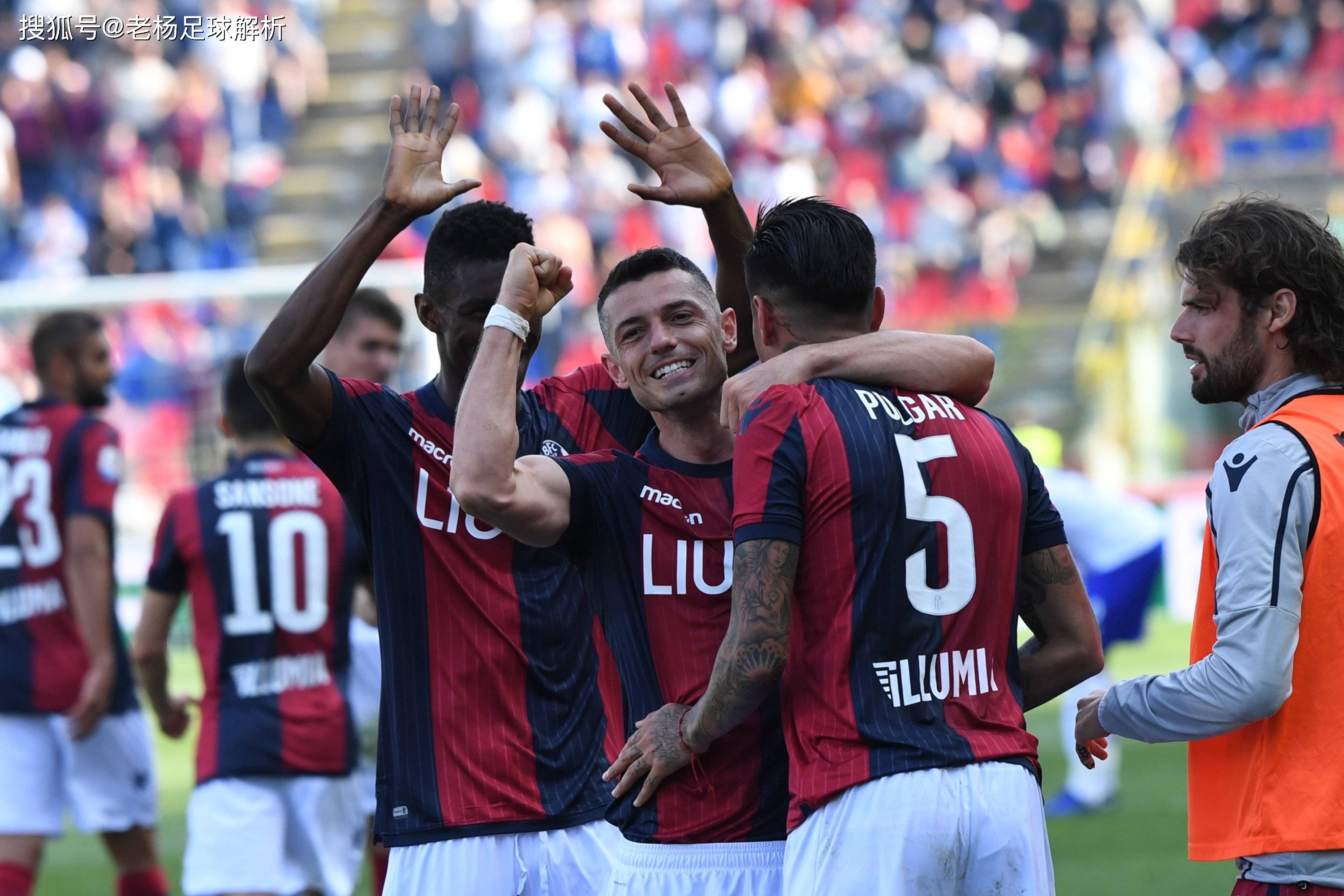 FB体育官网-佛罗伦萨阵容不断调整，球队逐渐找到最佳阵型-第1张图片-FB体育官网