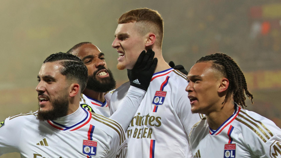 FB体育平台-里昂球队球员整体发挥不俗，法甲赛季进入关键阶段-第2张图片-FB体育官网