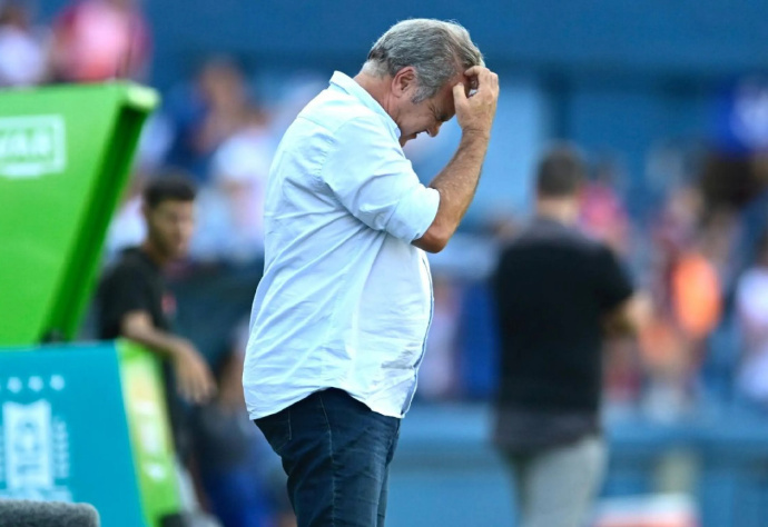 FB体育官网-摩纳哥主教练突发疾病，球队备战受影响-第2张图片-FB体育官网